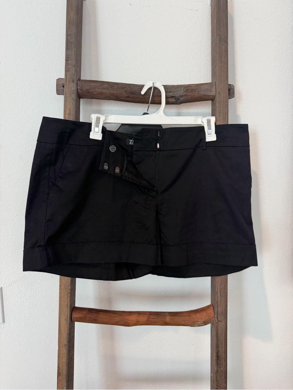 High-Waist Black Women's Shorts - Sleek Everyday Style